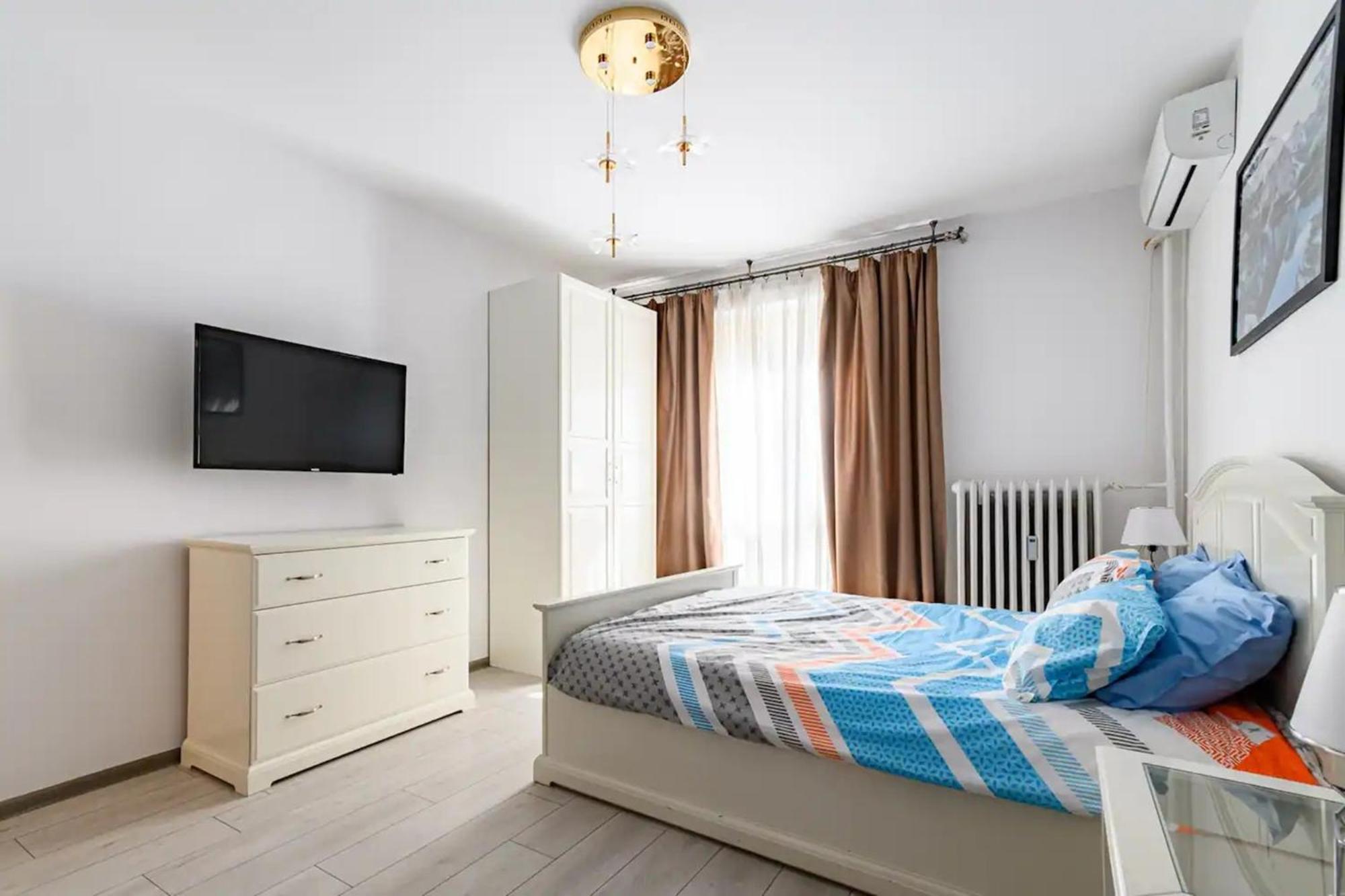 Apartament 10 Seconds Away From The Main Street, Free Secured Parking Sofia